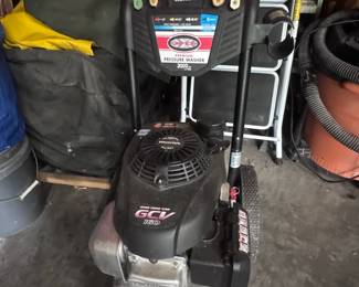 Pressure washer with nozzle and round brush