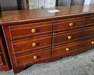 DRESSER