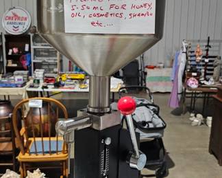 MANUAL LIQUID FILLING MACHINE