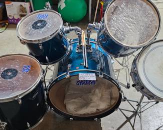 DRUM SET