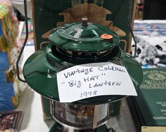 VINTAGE COLEMAN LANTERN