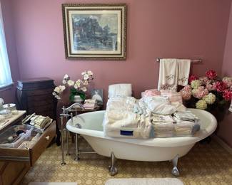 Sheet sets, towels, & linens !