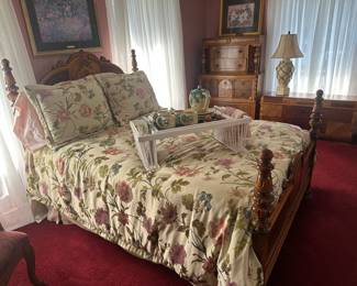 Beautiful vintage bedroom suite!