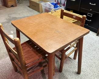 Child's table/chairs