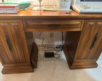 Sewing machine cabinet