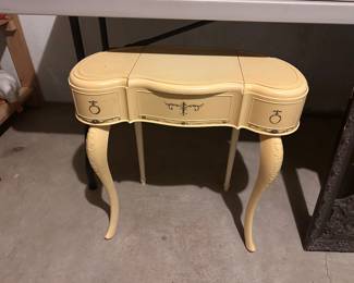 Vintage 1960's Marx Budding Beauty Vanity!