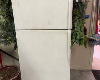 wo door garage fridge in working order 