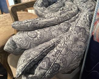 Queen comforter