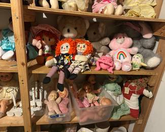 LOTS of vintage dolls