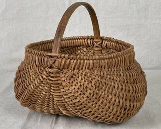 Primitive Buttocks Basket