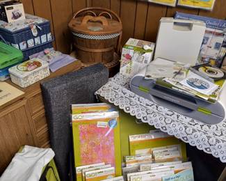 Accuquilt Go Big fabric cutter, carrying case and accessories
