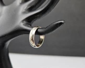 White Gold 14k Wedding Band Ring Size 10 - Pattern on outside, engraved on inside - 6grams