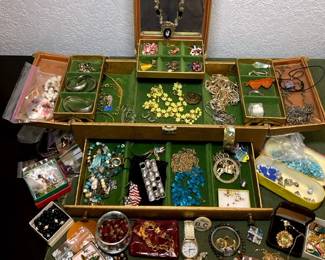 Lady Buxton Jewelry Case And Contents