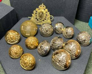 Royal Canadian Mounted Police Cap Badge Uniform Buttons
