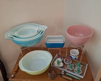 Pyrex Butter Print Mixing Bowl Set! Nice Condition!