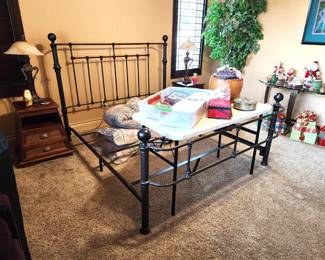 Metal queen bedframe