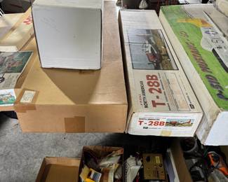 Large scale model airplanes