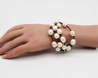 Vintage Artisan Leather Strand Water Pearls Bracelet With Hearts
