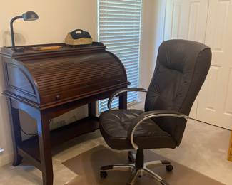 Solid wood Roll Top Desk
Genuine leather office chair