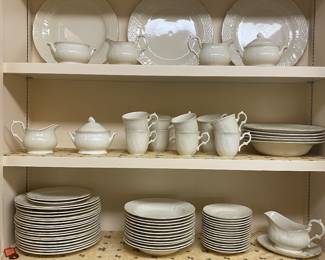 Mikasa Fine Ivory Tivoli China
Oven to table to dishwasher
