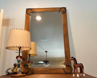 Antique mirror
Vintage lamp and horse