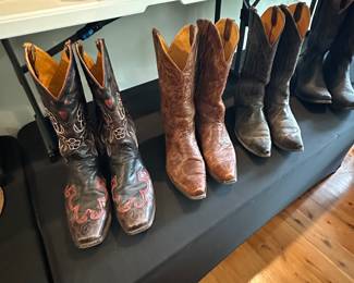 5 pairs of boots
Men’s size 12D
Old Gringo
And Stetson
2 pair of shark
skin 11.5 and 12 Cuadra 3 pair