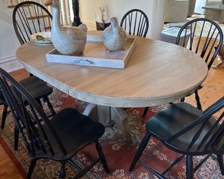 Set of 6 dining chairs
2 captains and 4 regular
