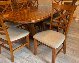 Gorgeous 8 seat dining room table