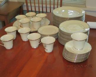 Lenox ivory Solitaire dinnerware