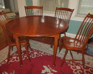 Cherry table with 2 leafs and 4 chairs