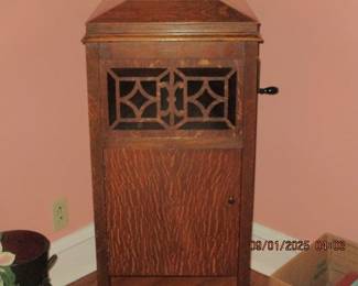 Sears Silvertone phonograph - works great