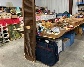 Bifold Door - Suitcases