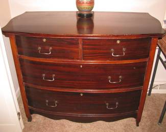 Dresser Mirror is in next photo