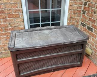 Deck box
