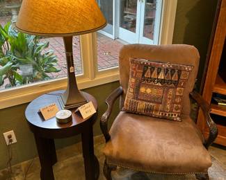 Modern style table
Vintage Chair