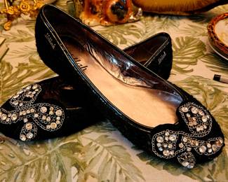 Sweet rhinestone bow shoes perfect fot holidays