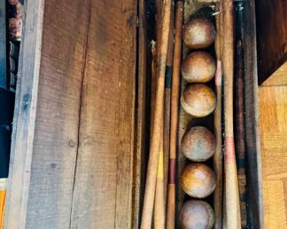 VINTAGE CROQUET SET IN BOX