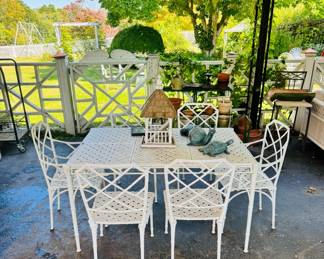 OUTDOOR DINING FOR SIX