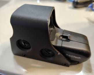Eotech red dot sight.