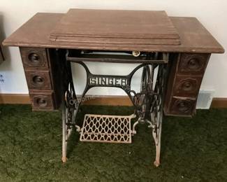Singer treadle sewing machine & cabinet