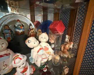 Figurines