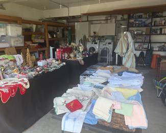 LOADED GARAGE - Vintage Linens & Christmas
