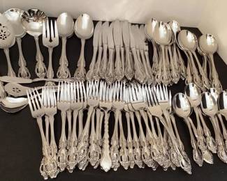 Oneida silverware set