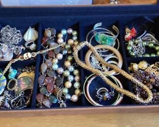 Costume jewelry (more in catalog)