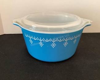 Several Pyrex dishes