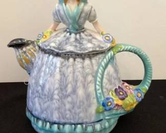 Royal Crown Dutch Girl teapot