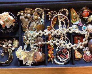 Costume jewelry (more in catalog)