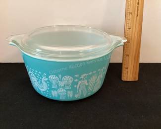 Several Pyrex dishes