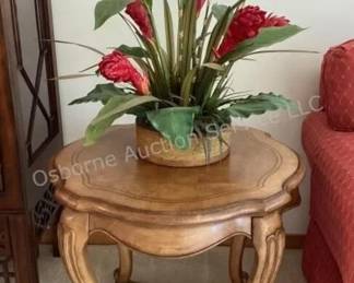 End table & floral bouquet