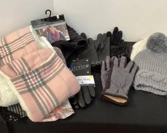 Ladies gloves & winter gear